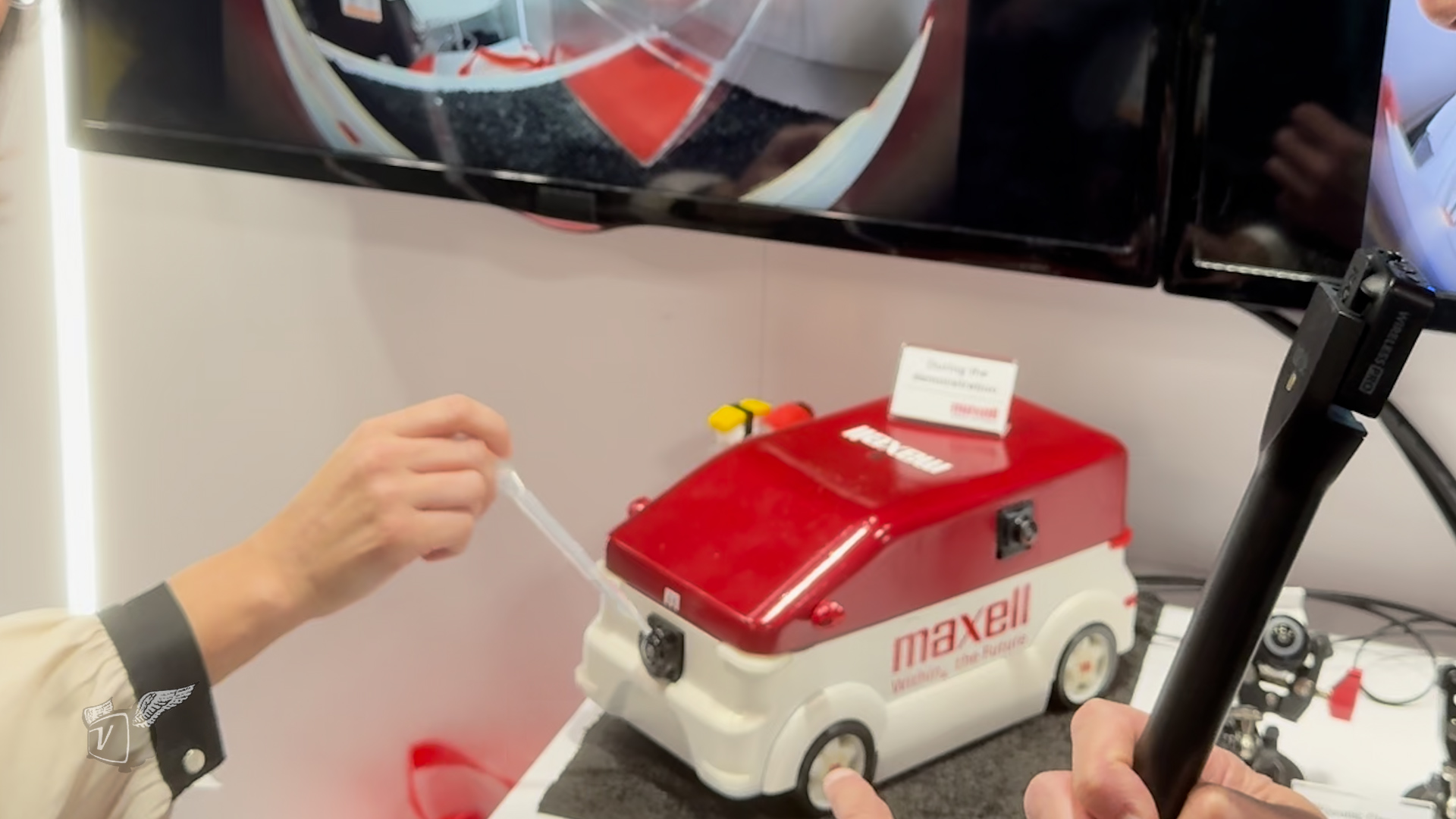 The Automatic Camera Cleaner for Clear Autonomous Driving